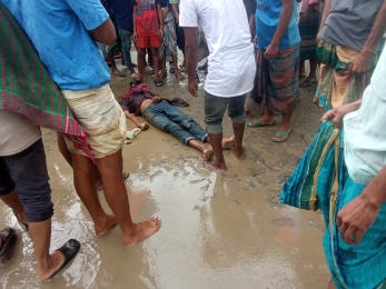 বকশীগঞ্জে নিয়ন্ত্রণ হারিয়ে ভটভটি উল্টে, প্রাণ গেল এক যুবকের