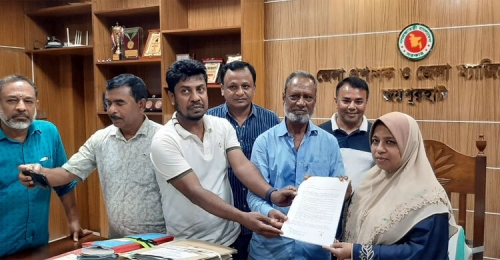 ‘ঘুষ ছাড়া এলজিইডির কাজ হয় না’—জয়পুরহাটে নির্বাহী প্রকৌশলীর অপসারণ দাবি ঠিকাদারদের