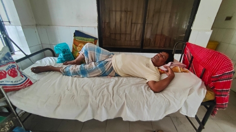 তিন ফসলী কৃষি জমির মাটি কাটার বিরদ্ধে প্রতিবাদ করায় প্রকৌশলী  আবু সায়েমের উপর হামলা 