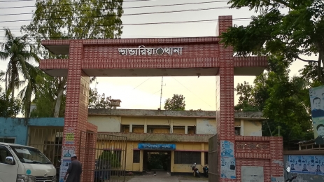 পুলিশভ্যান থেকে ছাত্রদল নেতাকে ছি নি য়ে নিলেন ‘শ্রমিক দল’ নেতা