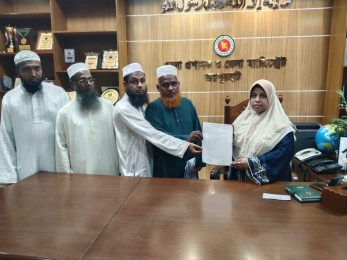 দ্রুত অনুমোদন ও বকেয়া পরিশোধের দাবিতে  জয়পুরহাট জেলা প্রশাসকের কাছে স্মারকলিপি প্রদান