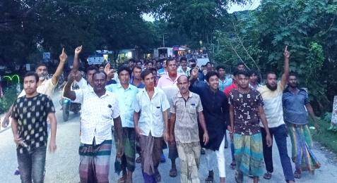 পৌর পশুহাট বন্ধের  প্রতিবাদে বিক্ষোভ মিছিল