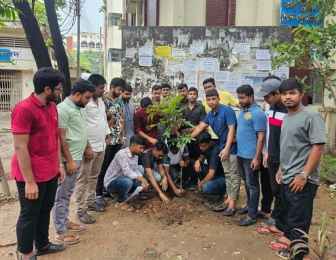 শহীদ প্রেসিডেন্ট জিয়াউর রহমানের ৪৪তম শাহাদতবার্ষিকী উপলক্ষে জবি ছাত্রদলের বৃক্ষরোপণ কর্মসূচি