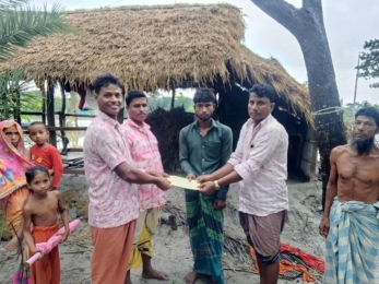 কেন্দ্রীয় যুবদলের সাবেক শিল্প বিষয়ক সম্পাদক কারীমুল হাই নাঈমের হাতিয়া  দ্বীপে বন্যায় ক্ষতিগ্রস্ত মানুষের মধ্যে নগদ আর্থিক সহায়তা প্রদান। 