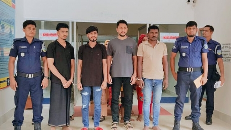 অবৈধভাবে অনুপ্রবেশের অভিযোগে নারী ও শিশু সহ আটক ১১