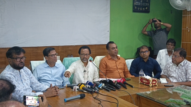 সিরাজগঞ্জ শহরের সমসাময়িক বিষয় নিয়ে সাংবাদিকদের সাথে মতবিনিময় সভা অনুষ্ঠিত