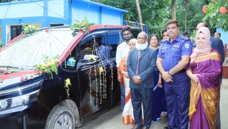 ফুল সজ্জিত গাড়িতে রাজকীয় বিদায় প্রধান শিক্ষকের