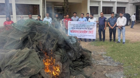 অবৈধ জালের বিরুদ্ধে ইউএনওর অভিযান, জাল জব্দ আগুনে পুড়িয়ে ধ্বংস 