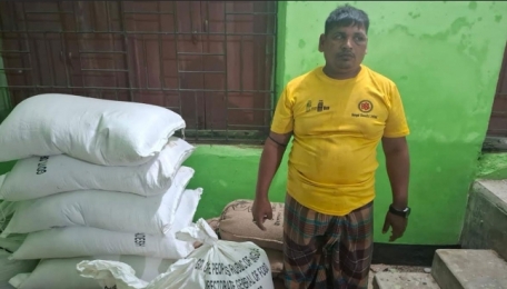 গ্রাম পুলিশের ঘর থেকে ভিজিএফের চাল উদ্ধার