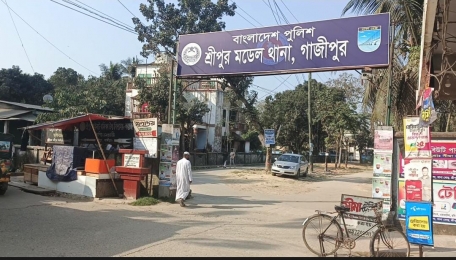 আটক করিনি ওসি বললেও থানা থেকেই সাংবাদিককে ফোন করল শিক্ষার্থী