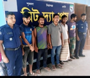 হাকিমপুরে বিভিন্ন মামলার আসামি ও মাদকসহ আটক ৬