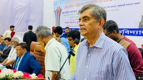 ‘রাজনীতি করতে চাইলে শিক্ষকতা ছেড়ে দিন’ — নোবিপ্রবিতে শিক্ষা উপদেষ্টার কড়া বার্তা