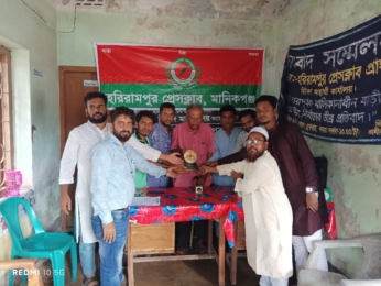 মানিকগঞ্জের হরিরামপুর প্রেসক্লাবের প্রতিষ্ঠাতা সভাপতি আনোয়ার হোসেন চৌধুরীর বিদায়ী সংবর্ধনা অনুষ্ঠিত হয়েছে।