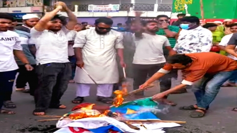 সিলেটে এনসিপির ব্ল.কেড, চৌহাট্টা পয়েন্টে আগুন।