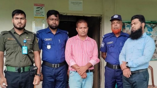 ময়মনসিংহে এইচএসসি পরীক্ষা চলাকালীন ওএমআর শিট পূরণের অভিযোগে দুই শিক্ষক গ্রেপ্তার 
