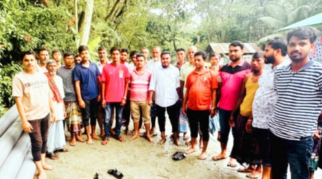 হাতিয়ায় পানি বন্দী মানুষের পাশে দাড়ালেন ইন্জিনিয়ার তানবীর উদ্দিন রাজিব।