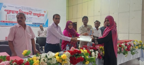 কেশবপুরে মাধ্যমিক ও উচ্চ মাধ্যমিক পর্যায়ে শ্রেষ্ঠ শিক্ষার্থীদের মাঝে পুরস্কার বিতরণ 