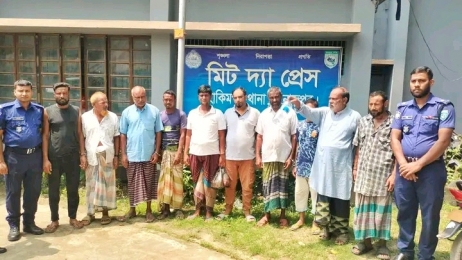 হাকিমপুরে পুলিশের বিশেষ অভিযান: আওয়ামী লীগ নেতা-কর্মীসহ গ্রেপ্তার ১১