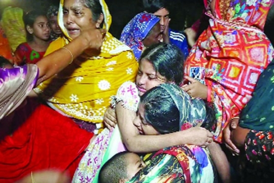 মেয়েকে পাওয়া গেল, পাওয়া গেল না মা'কে।