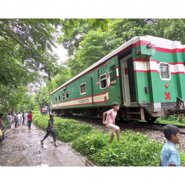 চট্টগ্রামে হুক ভেঙে কক্সবাজার এক্সপ্রেসের বগি বিচ্ছিন্ন, রেল চলাচল সাময়িক বন্ধ
