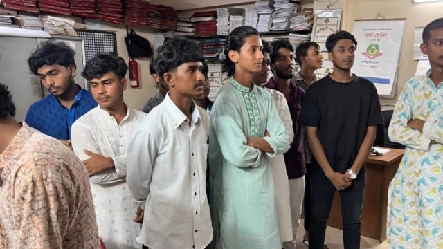জয় বাংলা স্লোগান দিয়ে ভিডিও বানানো সেই ১২ তরুণকে গ্রেফতার করা হয়েছে।