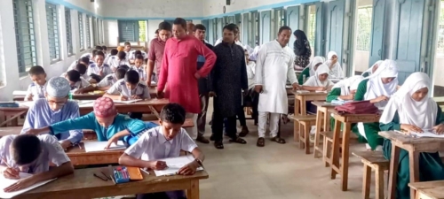 চাঁপাইনবাবগঞ্জ গোমস্তাপুরে জুলাই আগস্ট এর গণঅভ্যুত্থান উপলক্ষে বিএনপি'র চিত্রাংকন প্রতিযোগিতা 