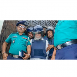 সাবেক প্রধান বিচারপতি খায়রুল হক ৭ দিনের রিমান্ডে দেওয়া হয়েছে।