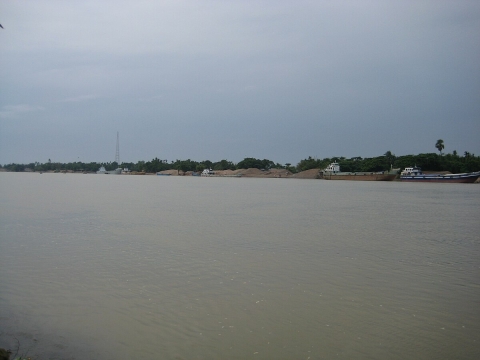 ভারী বৃষ্টিপাতের পূর্বাভাস, চার জেলায় বন্যার সতর্কতা।