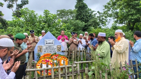 সৈয়দপুরে জুলাই অভ‍্যুত্থান দিবস উপলক্ষ্যে শহীদ সাজ্জাদের কবরে শ্রদ্ধা। 