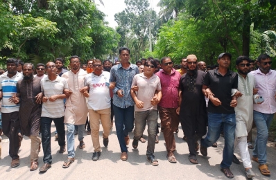 আওয়ামীলীগ নেতাদের বিরুদ্ধে দায়ের করা মামলায় বিএনপি নেতাকর্মী আসামি।