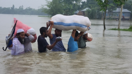 মানুষের হাহাকার, রাতে ঘরে পানি আর সকালে পেটে ক্ষুধা।