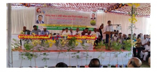 ডোমারে ফলজ বনজ ওষুধি গাছের চারা বিতরণ। 