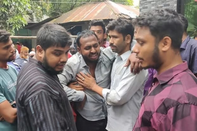 চোখে ছিল ঘুম, খালে পড়ে লক না খুলেই পালালো চালক।