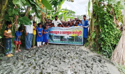ভাঙ্গায় সড়ক চলাচলের উপযোগী করে তোলার দাবিতে শিক্ষার্থীদের মানববন্ধন 