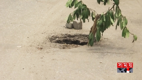 সড়কে ম্যানহোল যেন মরণফাঁদ