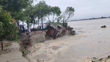 সর্বনাশা ভাঙনে দিশেহারা নদীপাড়ের মানুষ