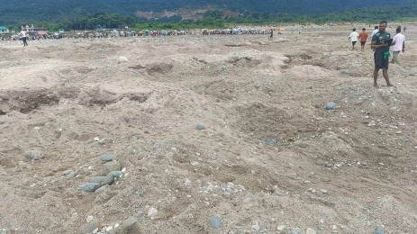 বালু ও মাটির নিচে মিলছে চুরি হওয়া সাদাপাথর