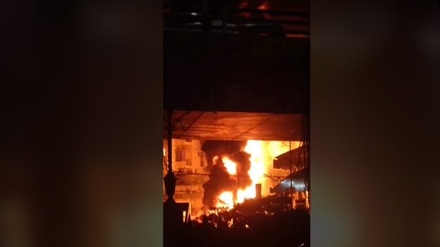মহাখালীর পেট্রোল পাম্পে বিধ্বংসী আগুন
