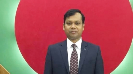 জেলা প্রশাসকের চেয়ারে আলোচিত সেই ম্যাজিস্ট্রেট