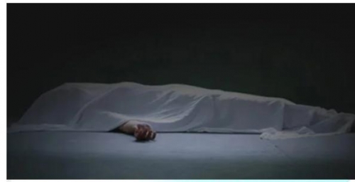 স্কুলছাত্রীর ঝুলন্ত মরদেহ উদ্ধার।