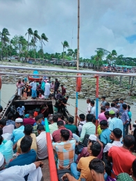 দুর্যোগপূর্ণ আবহাওয়ায়  সি-ট্রাক বন্ধ করলেও, বন্ধ হয়নি ঝুকিপূর্ণ ট্রলার, 