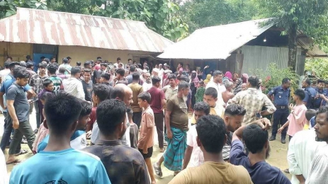 মা-মেয়েকে গলা কেটে হত্যা ,মরদেহ দেখতে স্থানীয়দের ভিড়
