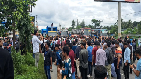 ঢাকা-চট্টগ্রাম মহাসড়ক অবরোধ করে বিক্ষোভ - শিক্ষার্থীদের 