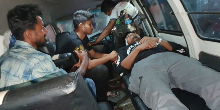 বরগুনায় ব্যাংকে টাকা জমা দেয়াকে কেন্দ্র করে দুইজনকে রড দিয়ে পিটিয়ে জখম