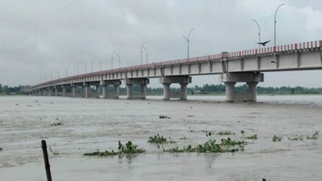 ভিডিও বানাতে সেতু থেকে নদীতে লাফ, নিখোঁজ কলেজছাত্র