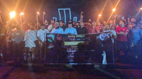 তিন দফা দাবিতে কুয়েটে শিক্ষক-শিক্ষার্থীদের মশাল মিছিল