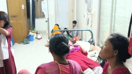 শিক্ষকের বেত্রাঘাতে হাসপাতালে ২ ছাত্রী!