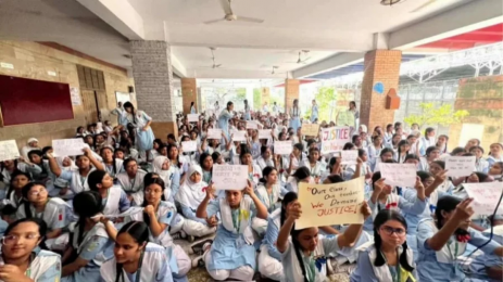 হিজাব বিতর্কে শিক্ষিকা বরখাস্ত, উত্তাল ভিকারুননিসা 