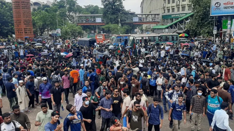 মর্যাদার লড়াইয়ে বন্ধ লেখাপড়া