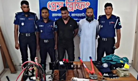 বাগেরহাটের রামপালে পুলিশের পোশাকে ডাকাতি, আটক ২